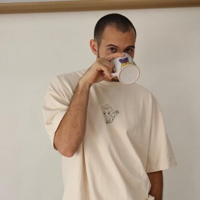 •Papá, Artesano 🍶🪵 y Corredor de 🏘️ @tenazpr •Co-dueño de @sanjuanscreens 🎙Podcast host: La Colindancia 👇 💬 Escritor de Malabares 🤹🏻 (newsletter) 👇