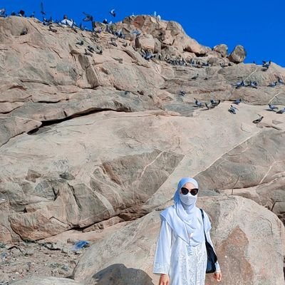 No one is perfect except Allah swt💛
Bachelor's Science Administrative🎓