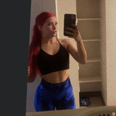 _Peachesssss17's profile picture. 