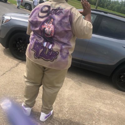 St.James High School Defensive/Offensive Guard/Fullback• 5”10 380lbs• Bench 315 Squat 455• (Track/Field Athlete• 3.9GPA C/O 2024🎓