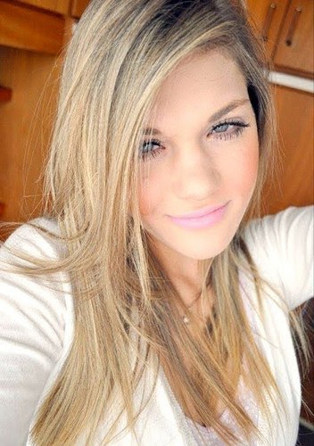 Quem me vê, me vê sorrindo e vai ser sempre assim.