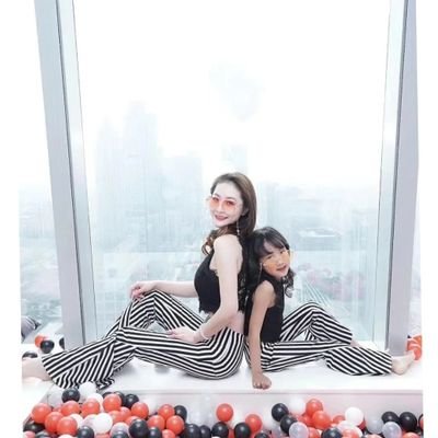 Akash60654891's profile picture. 女人是一堆无用的热情 我只需要当下的自由有正经工作体制内、双偏S｜多关心 少评价｜不关注别私信，私信自报坐标年龄QQ2673345229