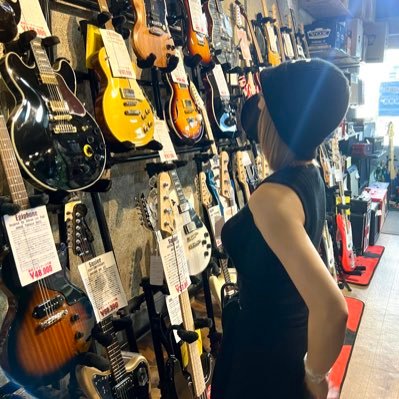 GLAY大好きJIRO大好きhappyswinger💙下手っぴですが気まぐれにベース弾いてます🎸ikuoさん🐱❤️hide💛も好きで美容と健康女子🫶韓国も好きでARMY、STAYです♡色白極めて日陰で生きてるけど陰キャではありません🤗こちらはほぼ音楽アカ🙇♀