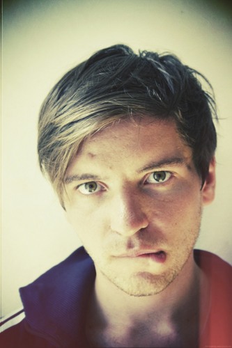 benole_'s profile picture. cs student, electronic music