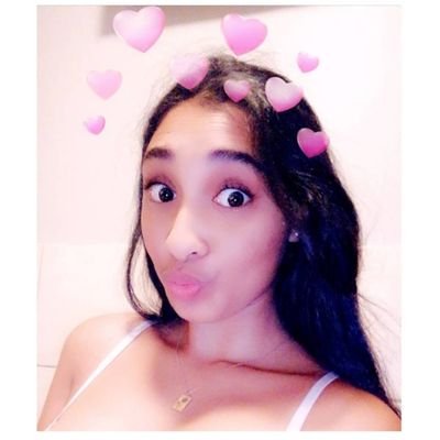 A Lil Brown Girl Who Loves Unicorns🦄
I'm Just Here To Exist & Check Cool Peoples Tweets, So Expect An Empty Profile✌💕
IG: @biancacrystaltommy