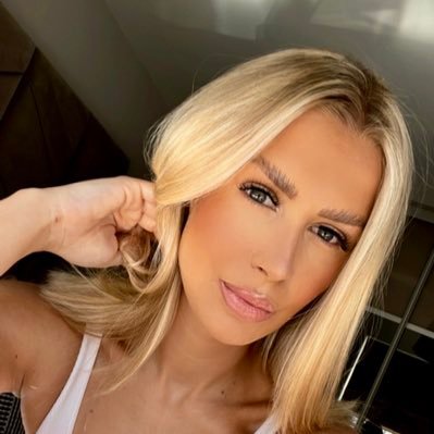 EllaOakey's profile picture. 