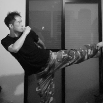 ジークンドー・詠春拳を嗜むオジ…お兄さん（エンジョイ勢）武術のおかげで若い頃より遥かに身体が動いてうれしい。 喧嘩稼業からジークンドーに入った奇特な男。k-1アマチュア参戦に向けて練習中。