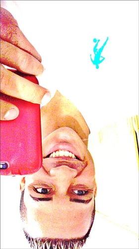 Elle anda um doce.♪