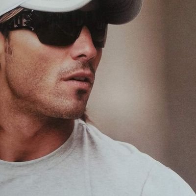 yvanneri1's profile picture. 