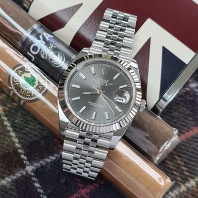 A watch & jewellery dealer based in London, owner of https://t.co/jo8REmctBX 💍⌚