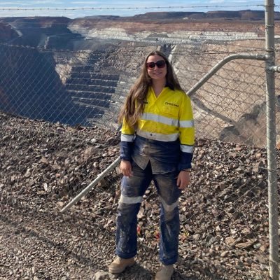 Cornish (+ proud) MSci Geology Grad @ESEImperial🔬👷🌋 Incoming Exploration Geologist 🇦🇺🦘 RSMU President 20/21 & 21/22 @union_rsm 💛⚒🖤 Ig:@properjob.geol