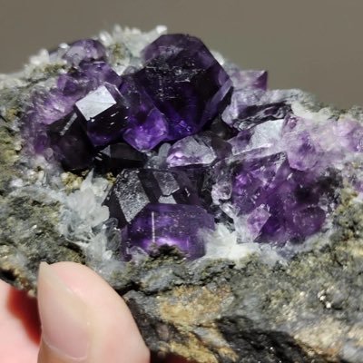 Finding unique and beautiful mineral specimens is my job!!!🔮🔮🔮Amazing specimens at a great price!!