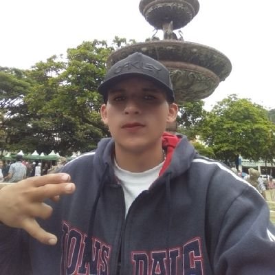 Yo soy u chico un poco loco y amable con los que son amables con mi go