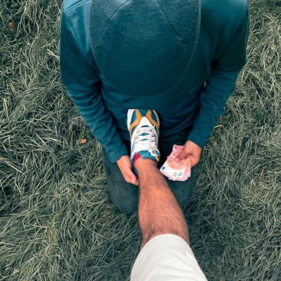 CASHMASTER // Straight. Superior. Unreachable.
I’m perfect. You’re pathetic.
Serving me is your only purpose.
Want my attention? Tribute first. Then beg in sile