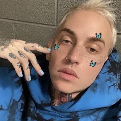 pictures of blackbear daily! | turn on notifs! ❤️‍🩹