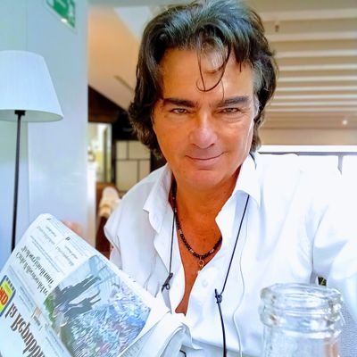 SOMMARIAMENTE :
EX TITOLARE, SOCIO, PARTNERS, PROMOTORE D'UN PROGETTO POLITICO ! Gg