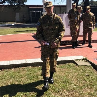 Escorpiano🦂. Gamer🎮.
Futuro programador y Diseñador gráfico.
Soldado FAA 🇦🇷.
22 años.
Padre de dos michis🐈.
