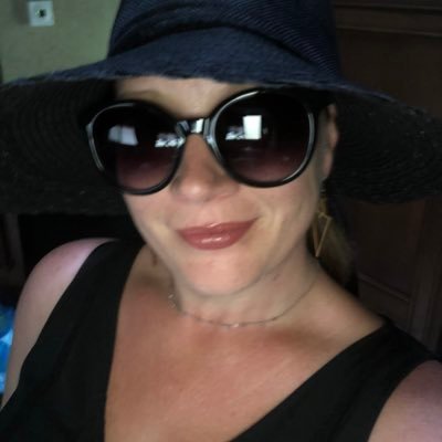 jrh79fl's profile picture. she/her 🏳️‍🌈🏳️‍⚧️ ally