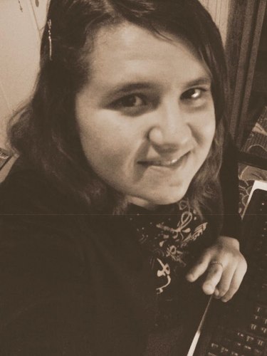 Catarinense,16 anos,Libriana 21/10 ,e acima de tudo Colorada \õ, sou mt legal , mais as vezes sei ser chata com quem é comigo! 
Follow-me. *-*