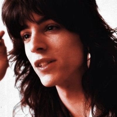 AXEGRlNDER's profile picture. | admin is 18 , fake account