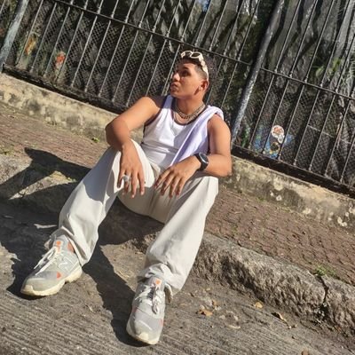 cantor
integrante da tropa da norte
pré save do meu som
https://t.co/hfY5Az8mVh
