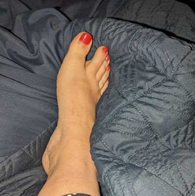 Selling my pretty little feet on footfinder! open to suggestions! New girl...be gentle with me.....
#feetfinder
