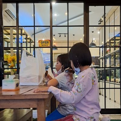 apriliaevia's profile picture. mompreneur