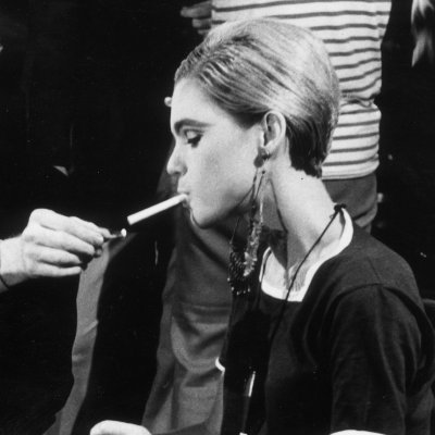 quaintrelle_'s profile picture. "Екзистенциалист в луксозен хотел"
"Шампанско-революционер"
"Класен песимист"