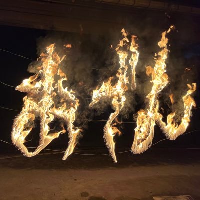 私たちは土曜日に障害児•者の方たちと電車に乗ってお出かけしたり、おやつを作ったり、 楽しく身体を動かしたりしています。また、キャンプやクリスマス会等も行っています。障害児•者と向き合ったり、 大学生同士で企画を準備していく中で、たくさんの人と関わり、他の人の考えを受け入れながら、みんなで1つの行事をつくりあげています!