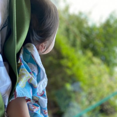 ずんだ県🗾→🍎県へ。元ダンサー💃第一子 発育不全で1ヶ月早く帝王切開✂️1435gで出産🎀Nに3ヶ月いました。成長がゆっくりの娘でまだうつ伏せ、座位❌。まだ診断はなにもされず。2人とも大人しめな子👶👧