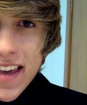 Gabriel Vieira Castro , 13 anos , são paulino , feio , bobo e chato quer saber mais ? então me siga e descubra , ! não peça meu follow conquiste - o ! :D