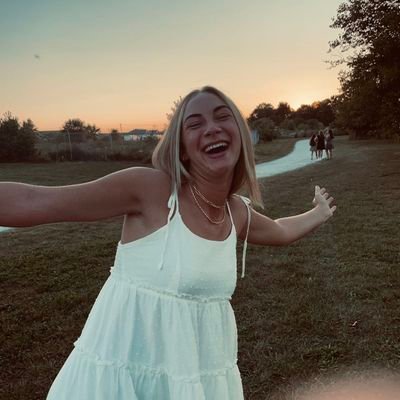 hannahjoysch05's profile picture. But i think your inside is your best side...