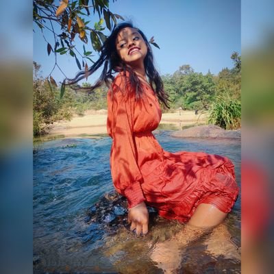 AmishaSoreng's profile picture. I am just HEHE my way through life ♀

                               who cares? I'm aweso🍷