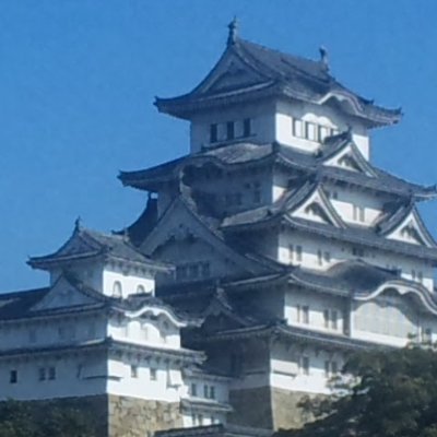 城巡り(資料館なども含めて)と日本酒好きで、乗り鉄属性持ち
鉄道で旅をして城を巡り、夜は地元の名物と日本酒を楽しむのが理想の旅スタイル
100名城は27まで攻略、まだまだ先は長いですが、いつか必ず完全制覇するつもり