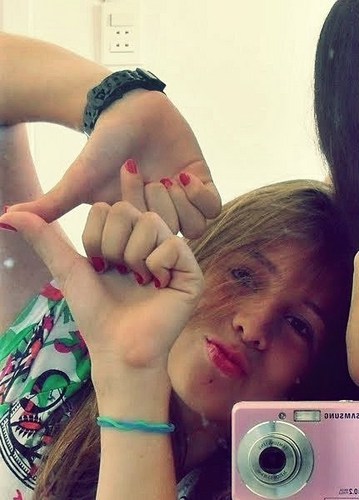 prazer,virna,15 anos,virginiana,estudante de informática do IFS,corinthiana,amo ler,escrever e ver o por do sol !
