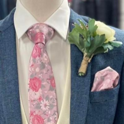 stylish British neckwear specialising in silk, tweed, and cotton fabrics with scarves, ties, cufflinks,cravats, pocket sq. and braces completing our collection.