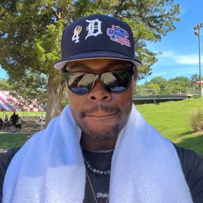 Humbled King👑. Peaceful soul. Fearless Leader. Mind of a Maniac. LEO. Goal Getter. Notebook junkie. Sports head. Author 📓 Cashapp-$Varrsity