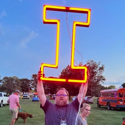 One of the 17 Illini fans who cares more about football than basketball. Because of that, everyone thinks I hate basketball.

Publisher of  https://t.co/rbZFJ8G6vv