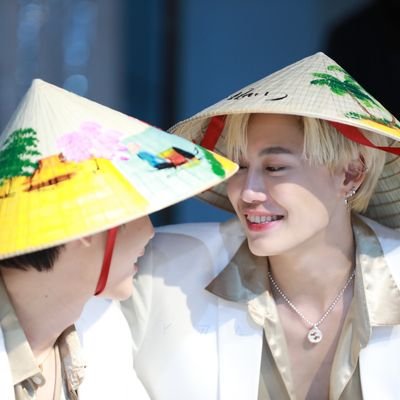 schnnaidher's profile picture. Nos nao precisamos de uma língua para nos 
olhar nos olhos 🌈💜