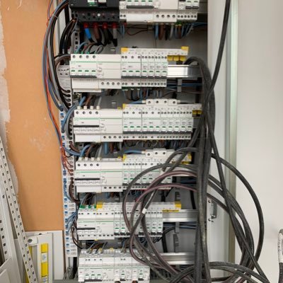 Surviva87074321's profile picture. Entrepreneur pour tout vos travaux TCE électricien plombier… à bientôt