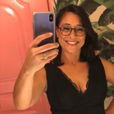 Madre de Benjamin, hija, hermana y amiga. Medico de profesion y vocacion. Libre como el viento, peligrosa como el mar 💁🏽‍♀️