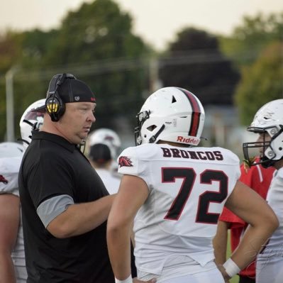 Varsity DL coach & JV D coordinator Union Grove High School/Former D-line and Coach Racine Raiders 2x National Champion Team Captain; DMs open #DLinehigh