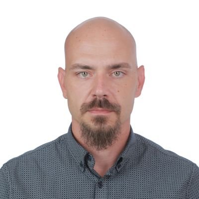 amfilipovic's profile picture. ICT professor, beekeeper, diver.