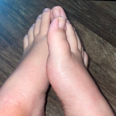 18🤍size 10🤍making your fantasies a reality🤍dm me for custom feet pics, socks, shoes, and panties😘🤍