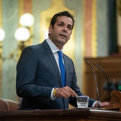 Ingeniero Químico por la UMA. Diputado del PP por Jaen en el Congreso, enamorado de mi tierra y del aceite de oliva. portavoz energía PP en el Congreso