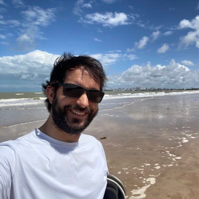 Pai da Giovanna. Apreciador de um bom código fonte. Professor no IFPB. Programação, Python, Linux, Software Livre, OS X.