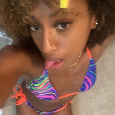 Yasmin_Brenn's profile picture. we’ll see how this goes