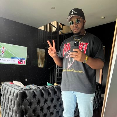 AskForMalik's profile picture. Father · Albany State Alum 🐏 · 1906 🤙🏾 · 1919 🤟🏾 · MRSB 🎺📯· Sneaker Enthusiast 👟 · Logistician · 478🚘404🚖336