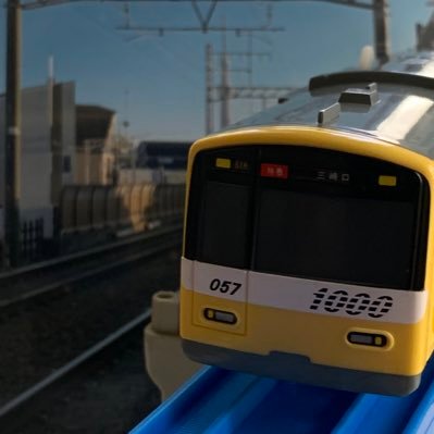 鉄道模型をしますが、加工はできません。 ラジオが好きです。主に岐阜放送、北海道のラジオ局。SL機関士になるため、1級ボイラー学科合格。10月9日ボイラー整備士合格。天安門事件