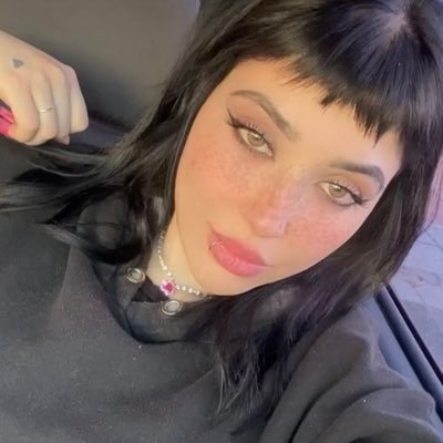 Coja malicia que la inocencia perjudica. La espina, no la rosa 🥀.